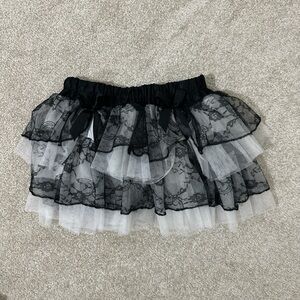 HOT TOPIC BRAND NEW lace mini skirt/tutu